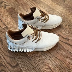 Esseutesse Fringe Sneakers